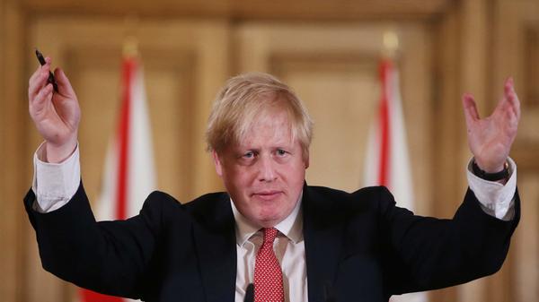Der britische Premier, der lange auf das umstrittene Prinzip der sogenannten Herdenimmunität setzte, ist ebenfalls erkrankt. Es sei ihm auf der Intensivstation zeitweise sehr schlecht gegangen, sagt Premier Johnson in einem Interview. Es hätte "Notfallpläne" der Ärzte gegeben.