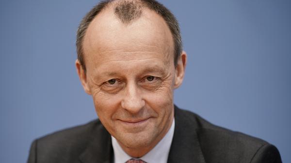 Der Anwärter auf das Amt des CDU-Parteivorsitzenden war einer der ersten deutschen Politiker, der positiv auf das neuartige Coronavirus getestet wurde.