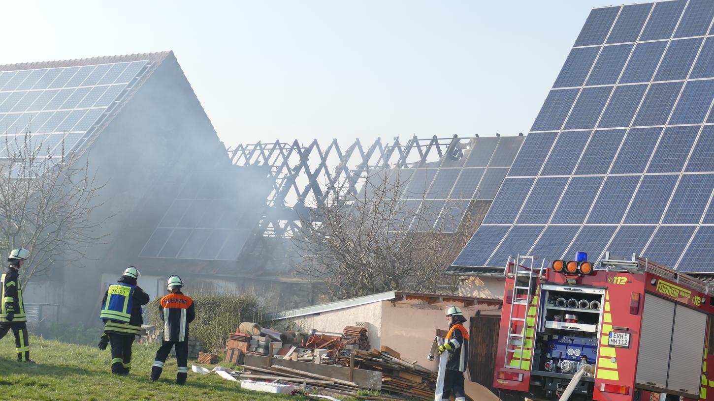 Feuer in Mühlhausen: Scheune brennt nieder