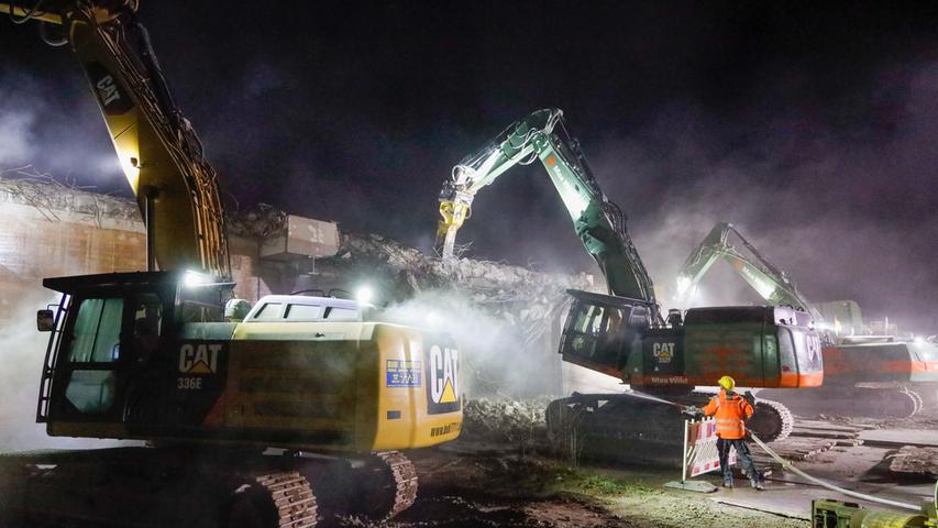 Kurzer Prozess: Autobahnbrücke in Eltersdorf fiel Abrissbaggern zum Opfer
