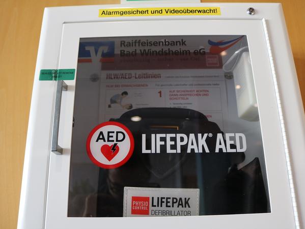 Anonyme Spende ermöglicht Defibrillator in Mosbach