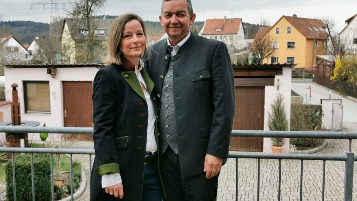 "Ich freue mich wie ein junger Spund", so der neue Leinburger Bürgermeister Thomas Kraußer (CSU), der 60 Prozent holte und sich damit deutlich gegen Gerhard Pfeiffer (SPD) durchsetzte. Hier finden Sie den kompletten Artikel.