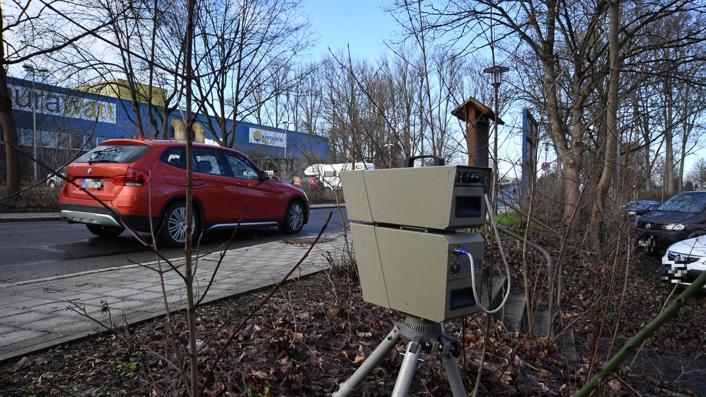 Weil leere Straßen zu überhöhten Geschwindigkeiten verleiten, sei die Polizei verstärkt im Einsatz, heißt es vonseiten des Innenministeriums. Weil leere Straßen zu überhöhten Geschwindigkeiten verleiten, sei die Polizei verstärkt im Einsatz, heißt es vonseiten des Innenministeriums.