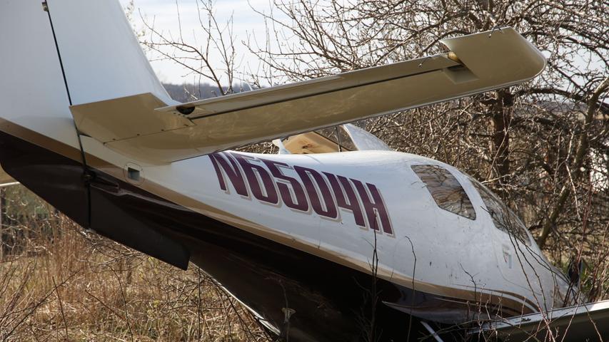Flugzeug über Schrebergartensiedlung abgestürzt