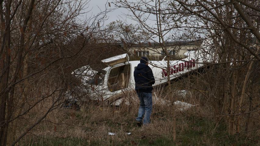 Flugzeug über Schrebergartensiedlung abgestürzt