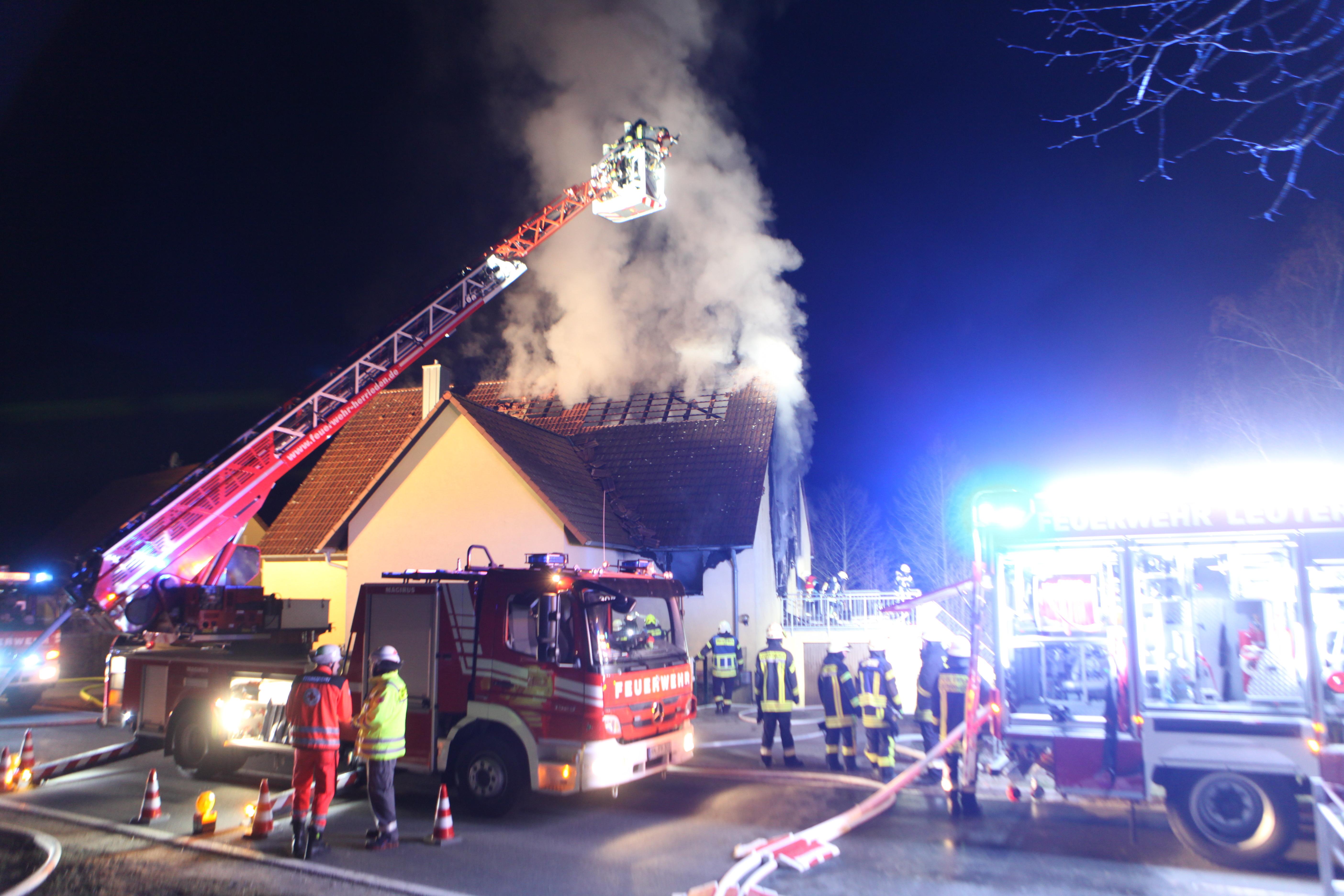 Nächtlicher Wohnhausbrand: 75-Jährige stirbt in Leutershausen - Ansbach