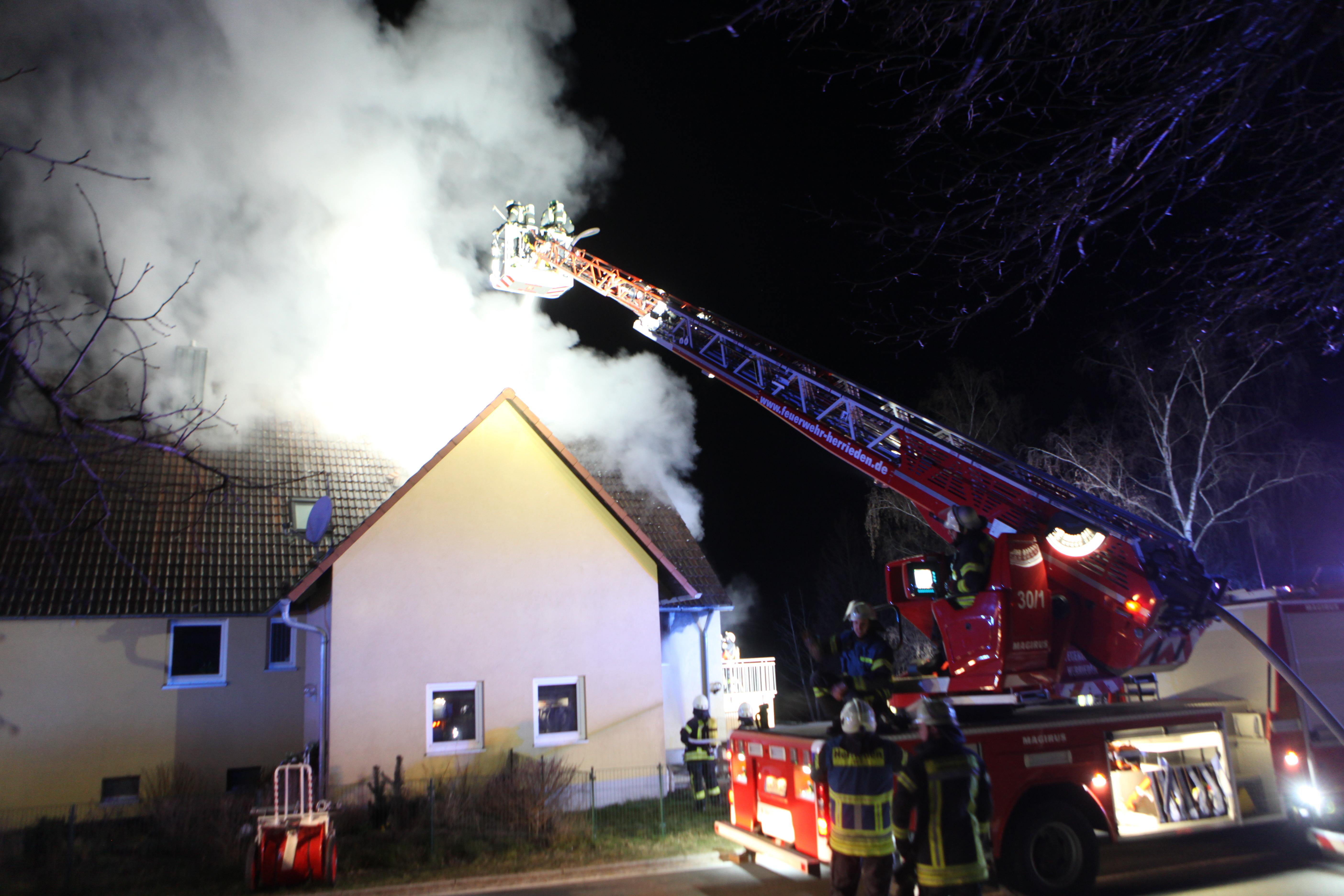 Nächtlicher Wohnhausbrand: 75-Jährige stirbt in Leutershausen - Ansbach