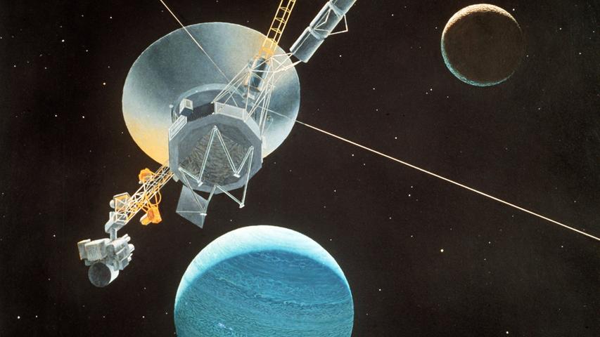 Die grafische Darstellung zeigt die amerikanische Raumsonde Voyager 2 mit dem Planeten Neptun und seinem Mond Triton, herausgegeben im August 1981.