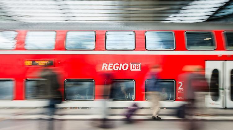 Das bayerische Verkehrsministerium hat sich mit der DB und anderen Eisenbahnunternehmen auf deutliche Angebotseinschränkungen verständigt. Der Fahrgastverband Pro Bahn warnt, dass gerade diese Maßnahme nicht zur Bekämpfung der Corona-Krise geeignet ist. Foto:dpa