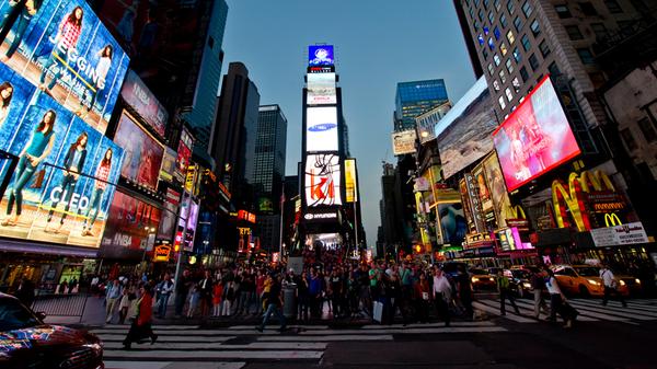 Der Times Square in New York ist normalerweise für geschäftiges Treiben bekannt.