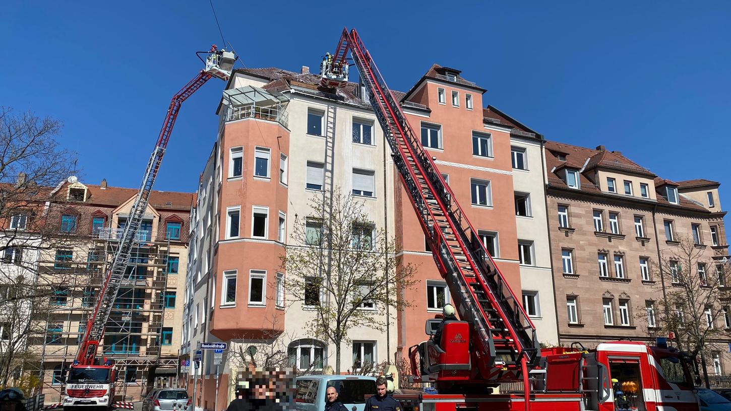 Großeinsatz am Humboldtplatz: Balkon in Flammen