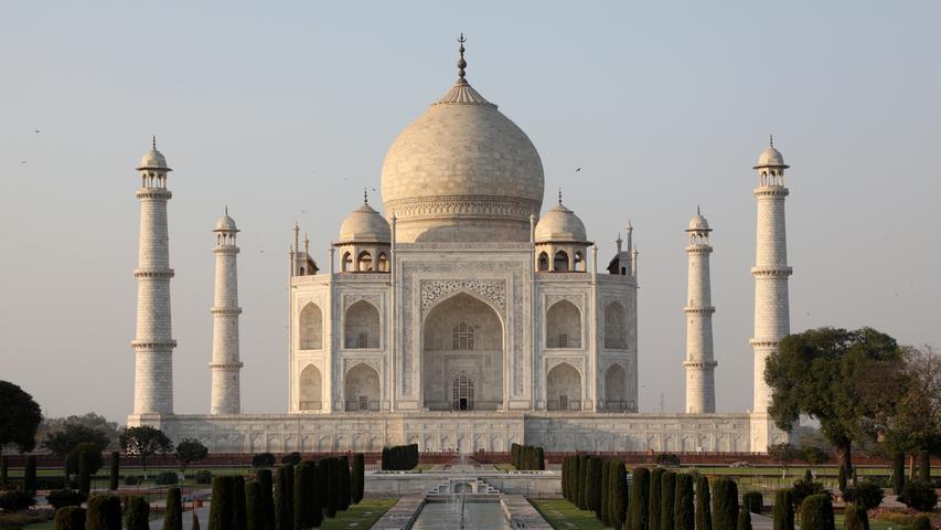 Doch um die Ausbreitung des Coronavirus einzudämmen hat die Regierung in Indien das 400 Jahre alte Taj Mahal geschlossen. Touristen dürfen längst nicht mehr ins das Land einreisen.