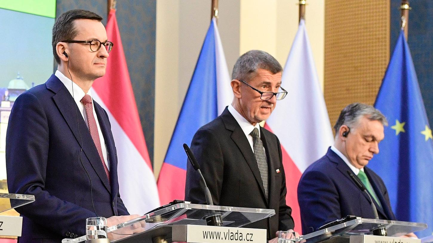 Mateusz Morawiecki (v.l.), Premierminister von Polen, Andrej Babis, Ministerpräsident von Tschechien, und Viktor Orban, Ministerpräsident von Ungarn, geben im Rahmen eines Treffens der Vertreter der Visegrad-Länder eine Pressekonferenz (aus dem Archiv).