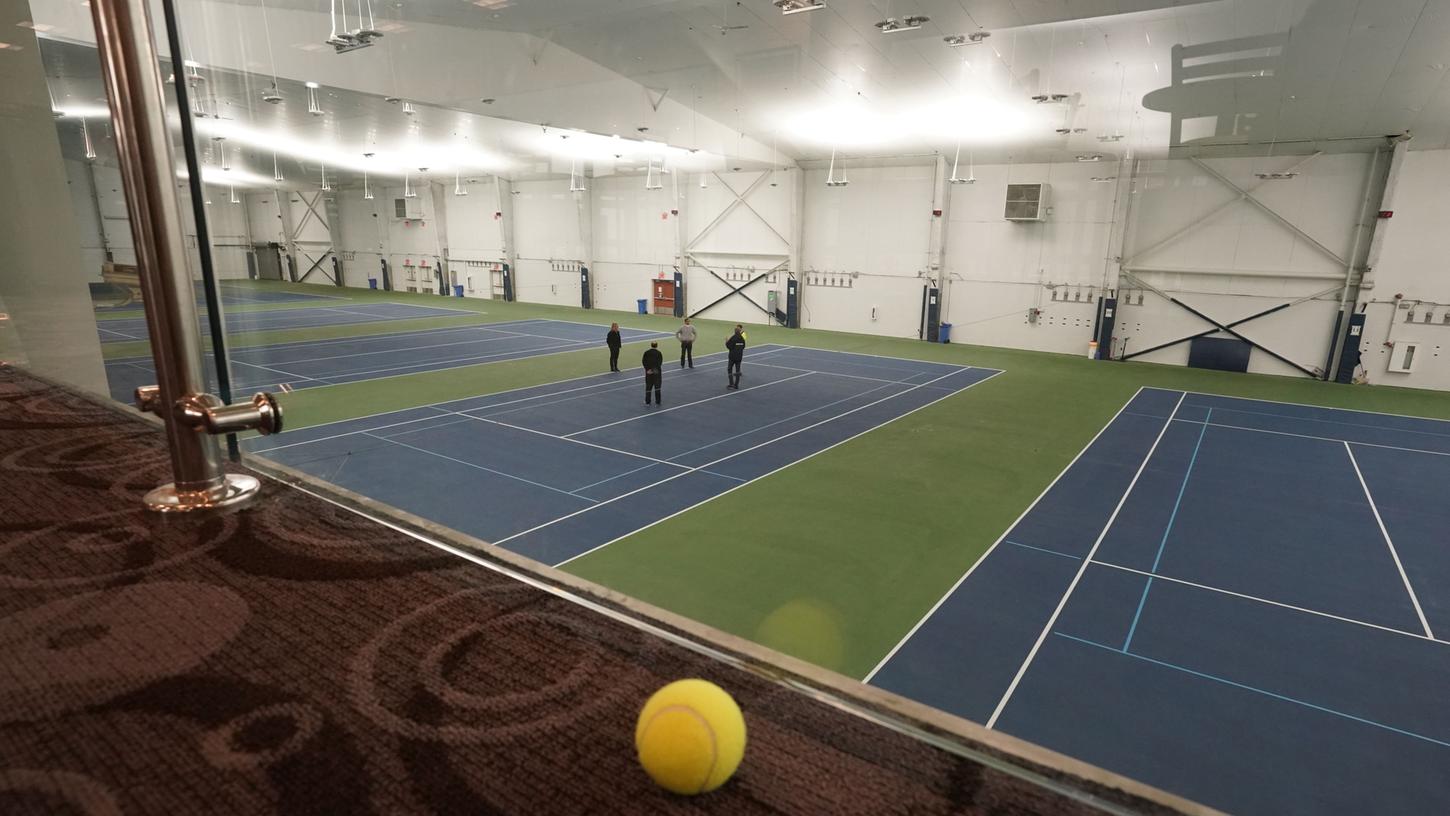 Tennis wird hier erstmal nicht gespielt: Diese Halle in New York soll vorübergehend in ein Krankenhaus verwandelt werden.