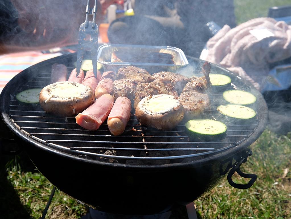 Grillen Im Garten Abstand Zum Nachbarn Grill Recht