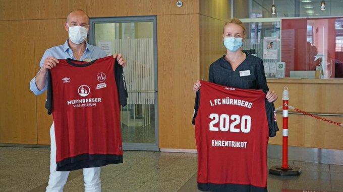 Gemeinsam mit der Nürnberger Versicherung und Lagardère Sports verschenkt der Club 1000 Ehrentrikots an Corona-Helden.